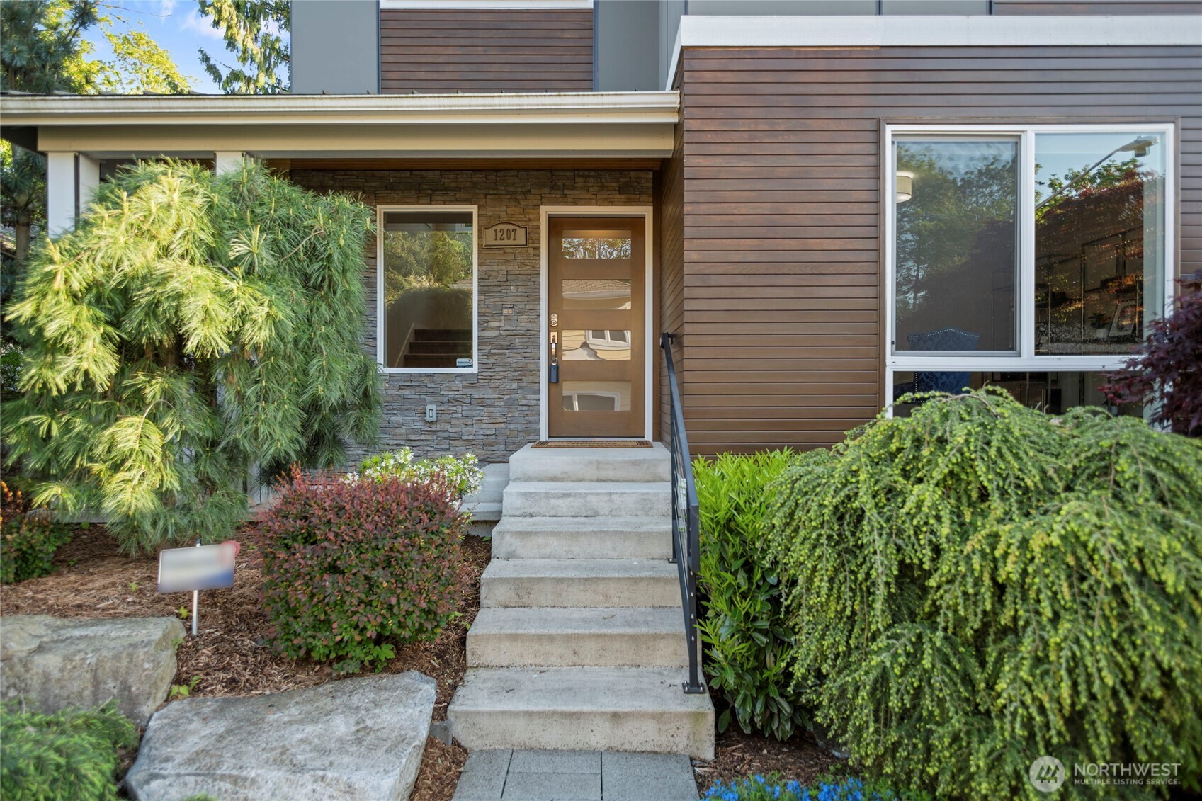 1207 2nd Avenue Property Photo 1