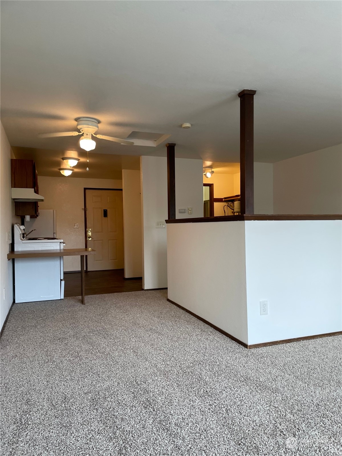 648 S 152nd Street Property Photo 5