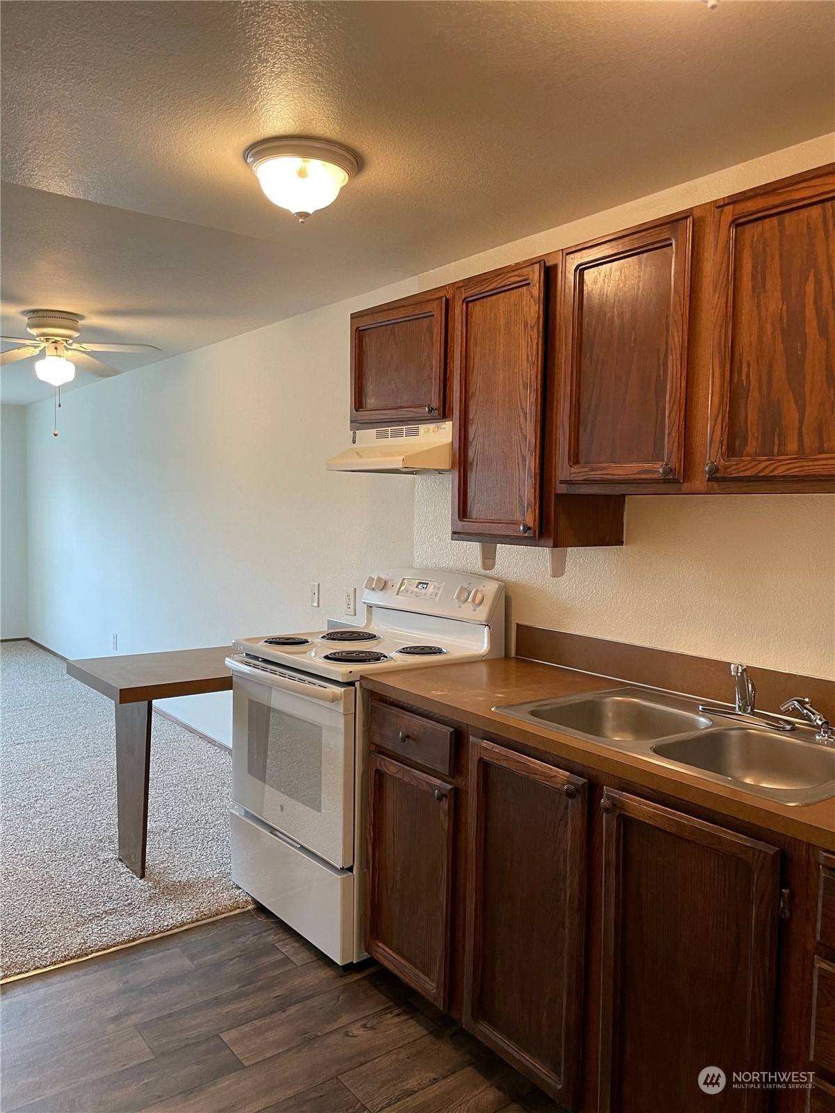 648 S 152nd Street Property Photo 6