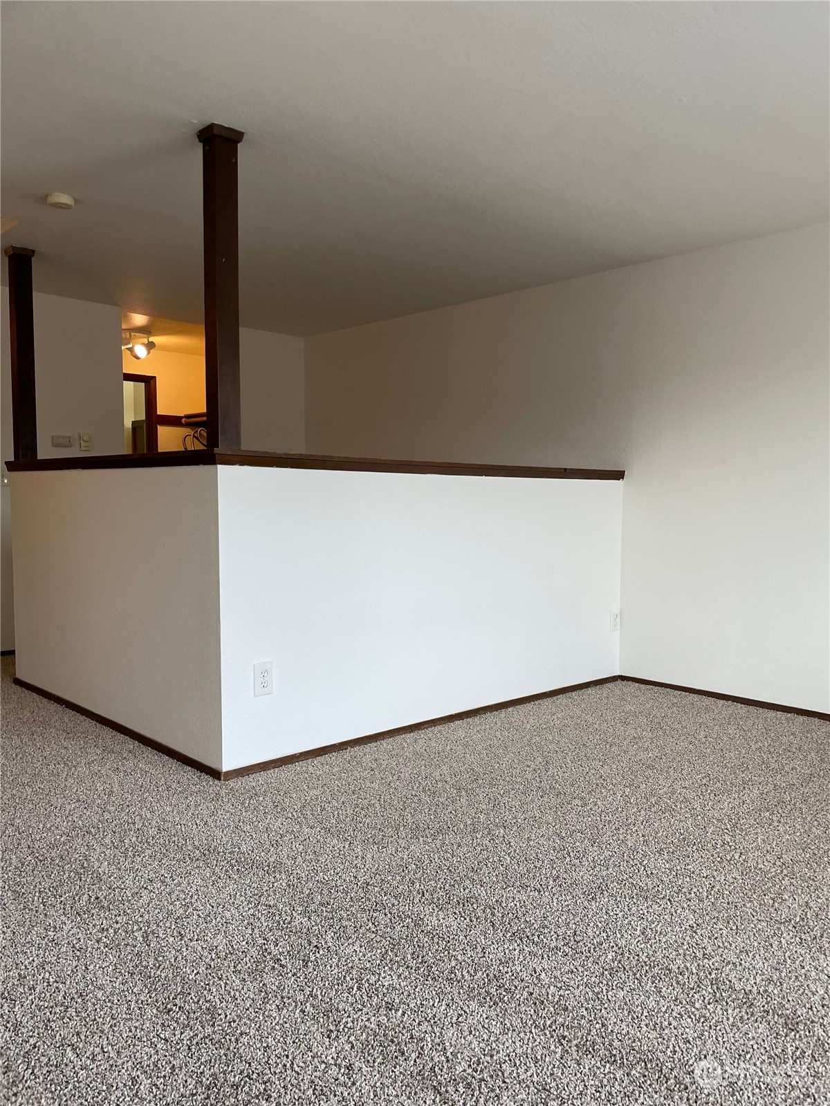 648 S 152nd Street Property Photo 7
