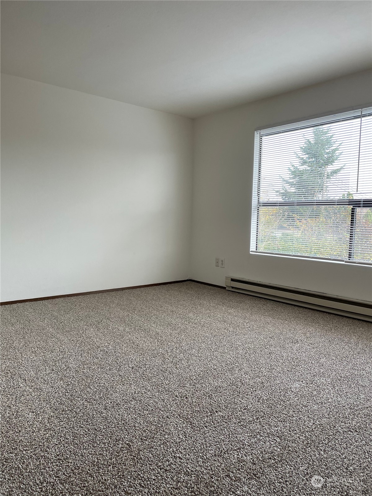 648 S 152nd Street Property Photo 8