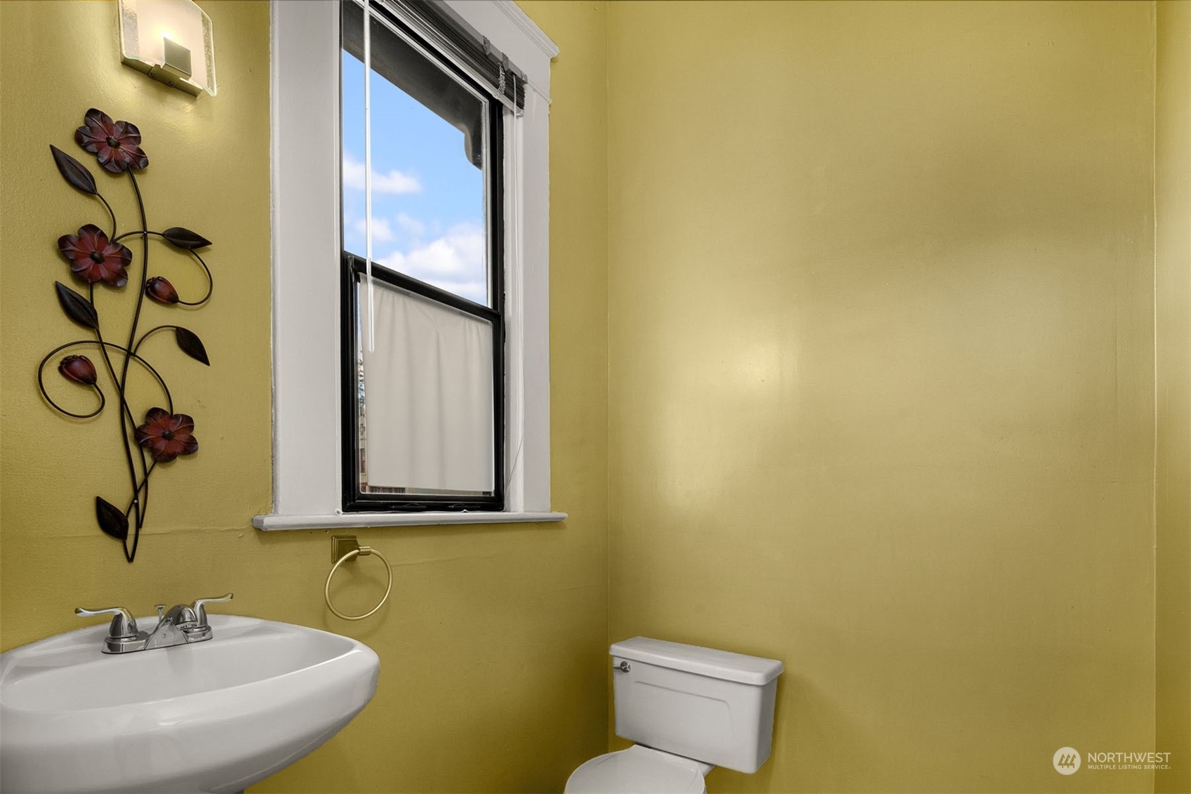 1012 Dupont Street Property Photo 11