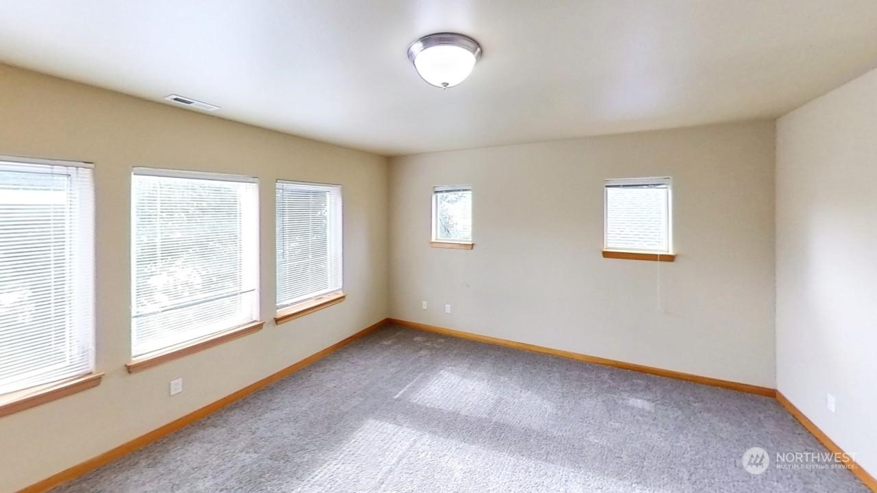 1954 Willard Avenue Property Photo 4