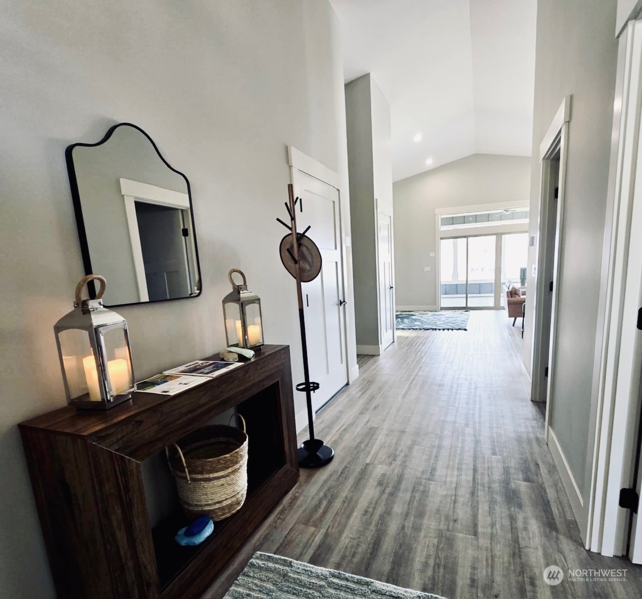 211 Village Way Property Photo 4
