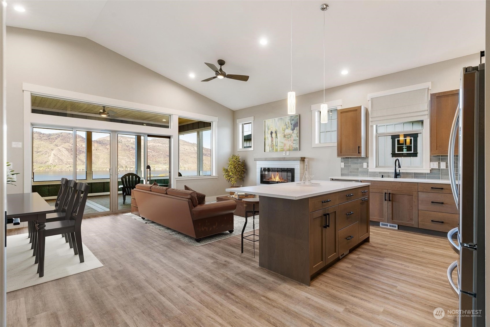 211 Village Way Property Photo 8