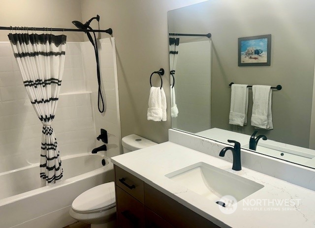 211 Village Way Property Photo 29