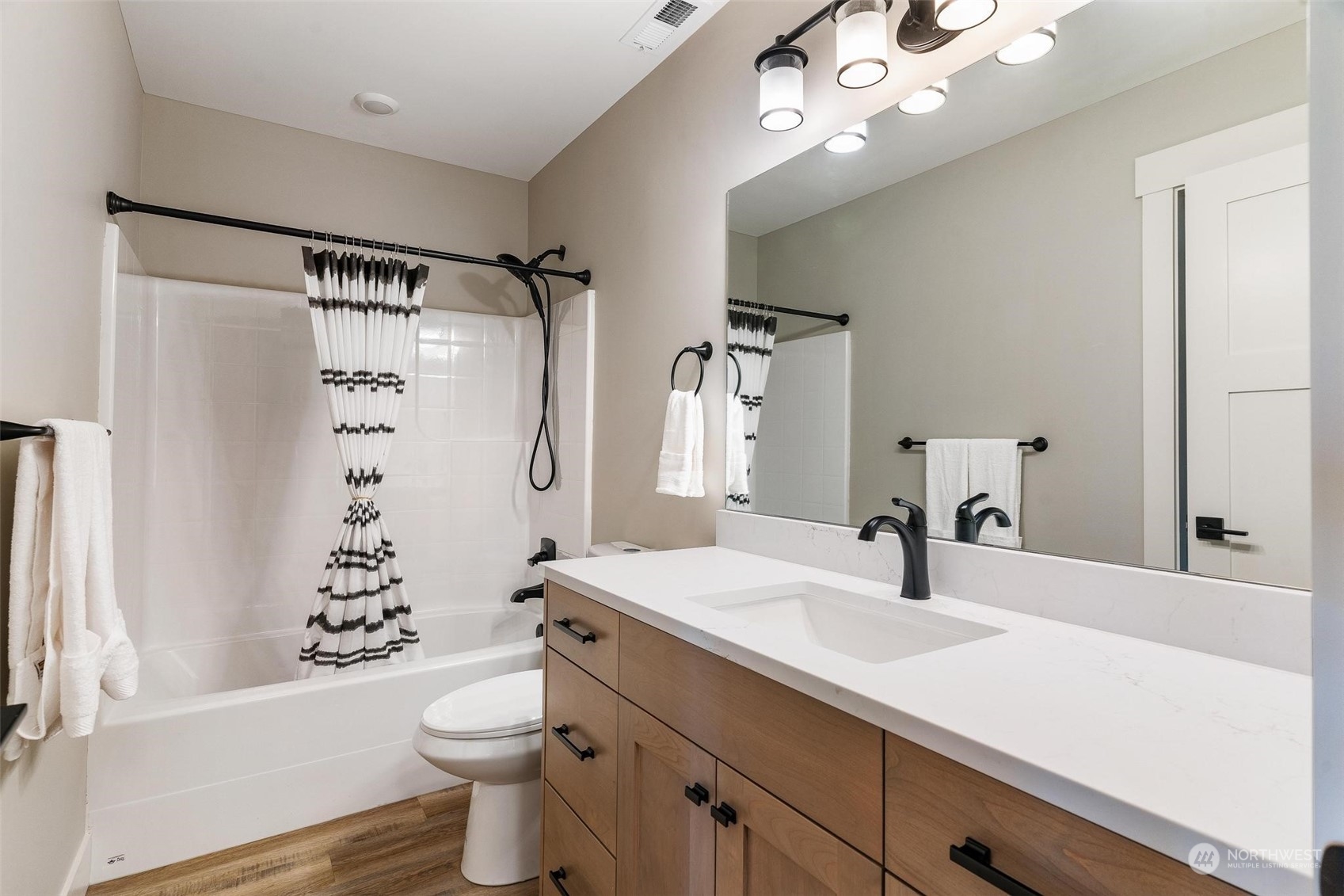 211 Village Way Property Photo 30