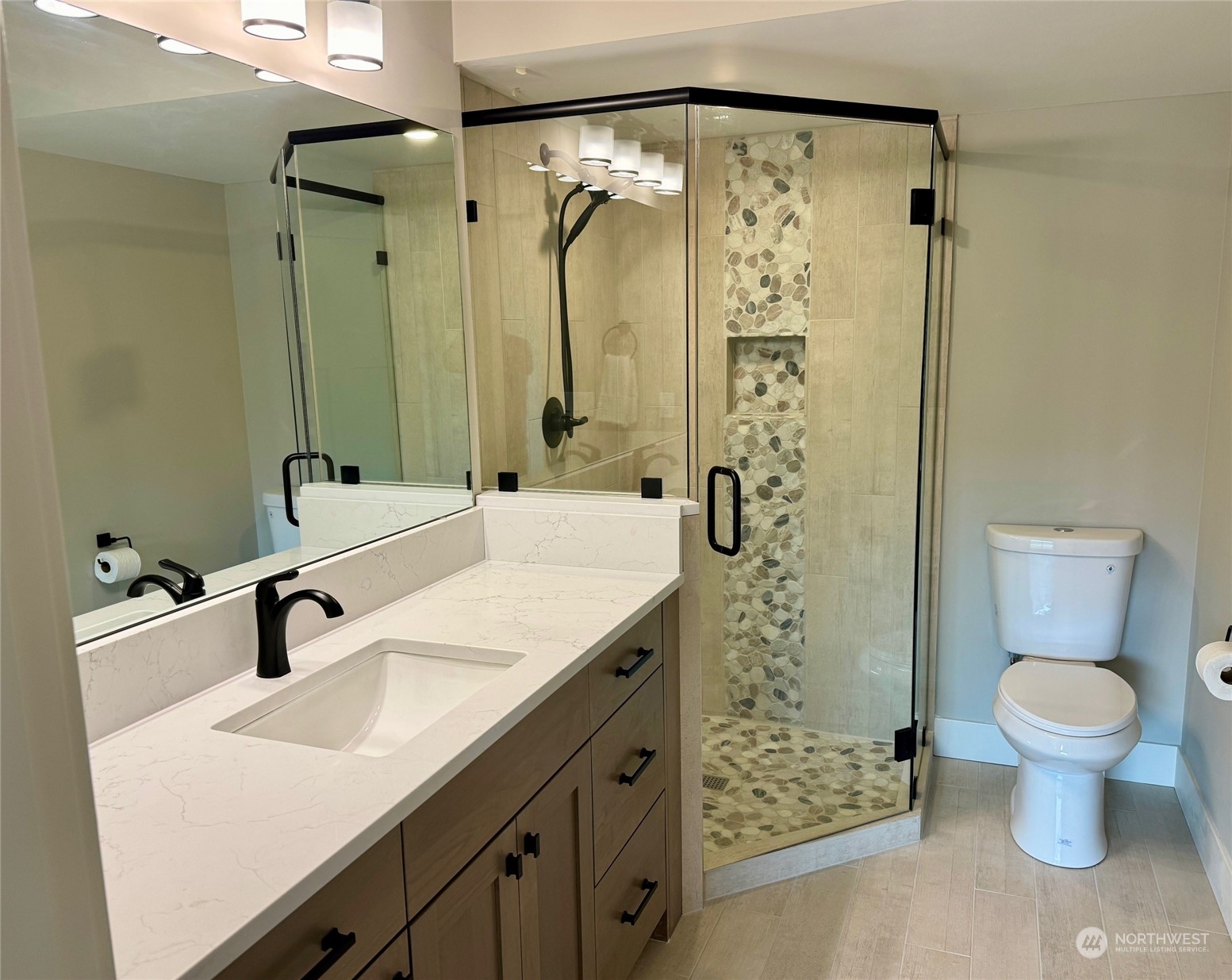 211 Village Way Property Photo 32
