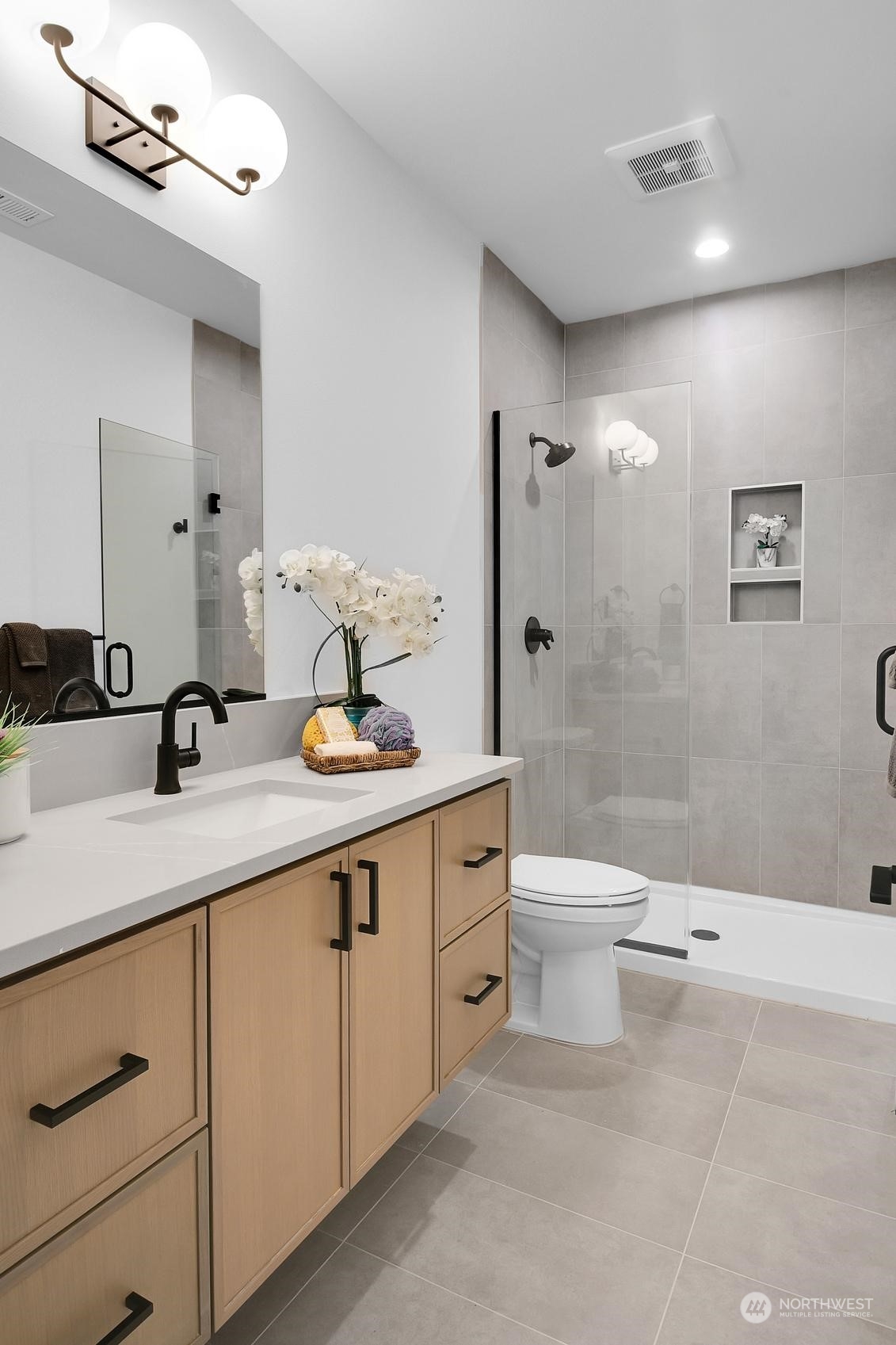 8246 S 121 Property Photo 19
