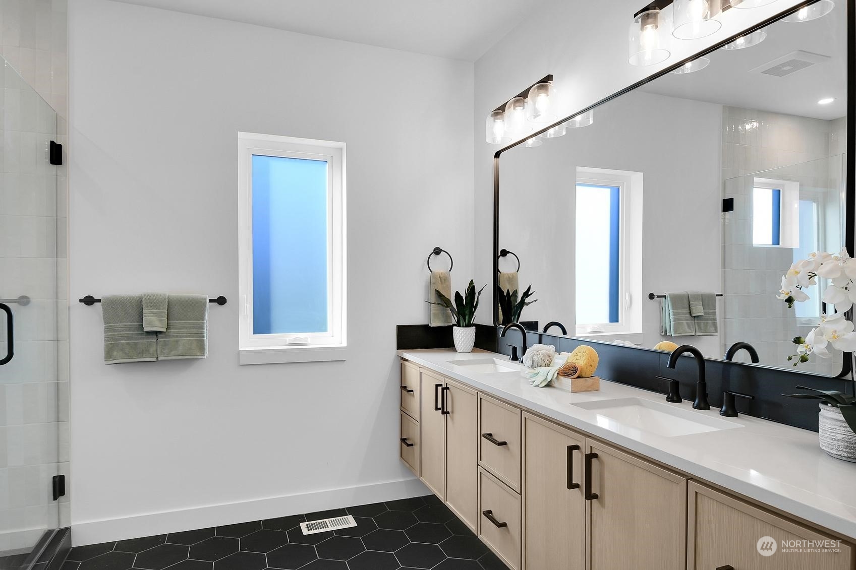 8246 S 121 Property Photo 25