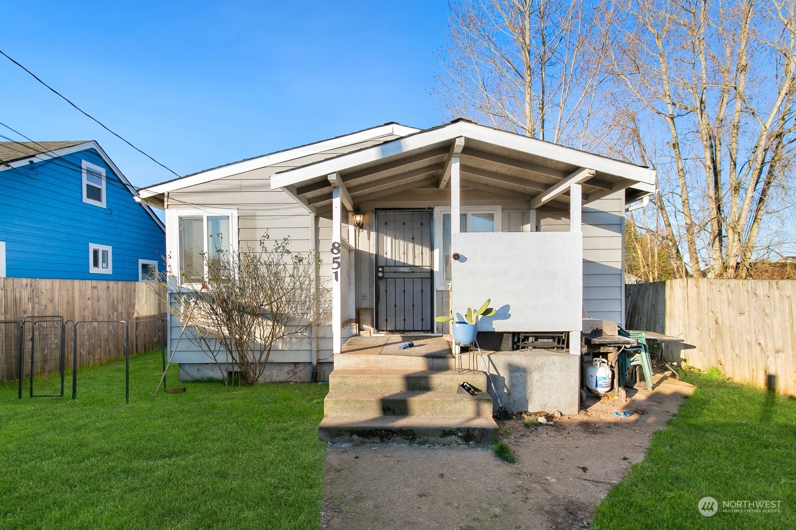 851 1st Avenue Property Photo