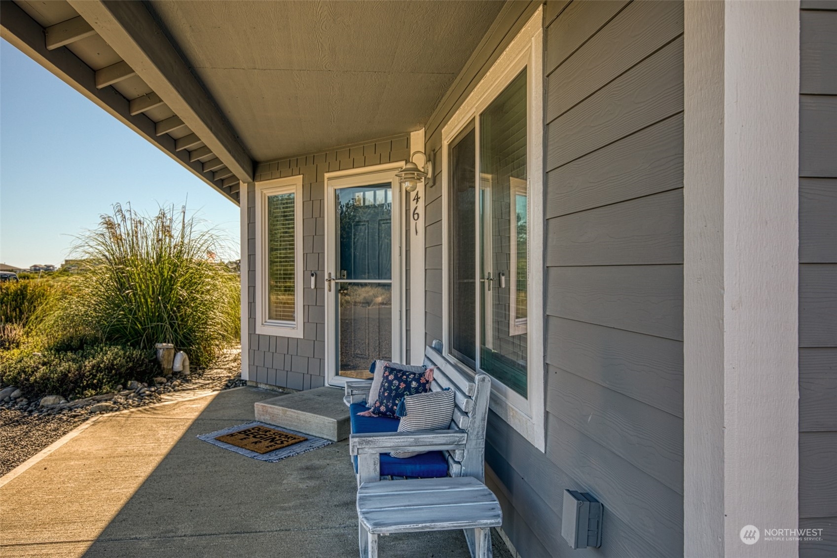 461 S Portal Loop Property Photo 3