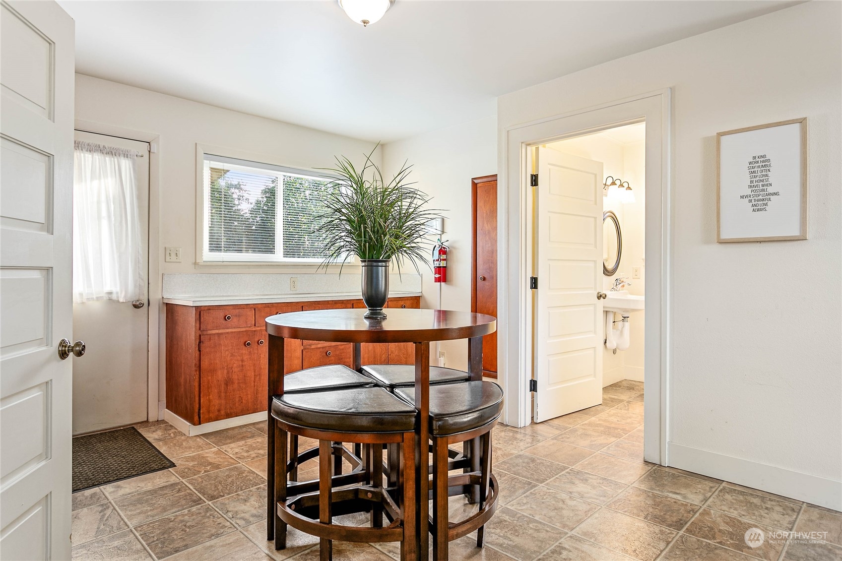 709 Grover Street Property Photo 22