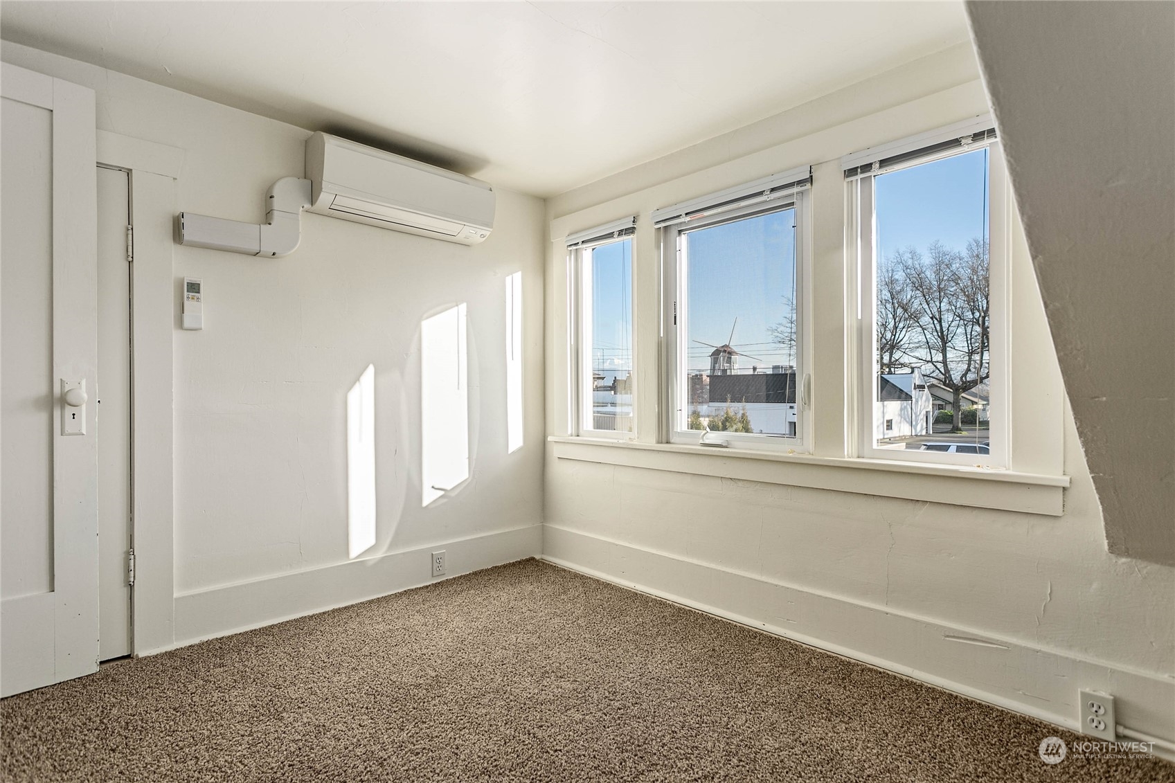 709 Grover Street Property Photo 27
