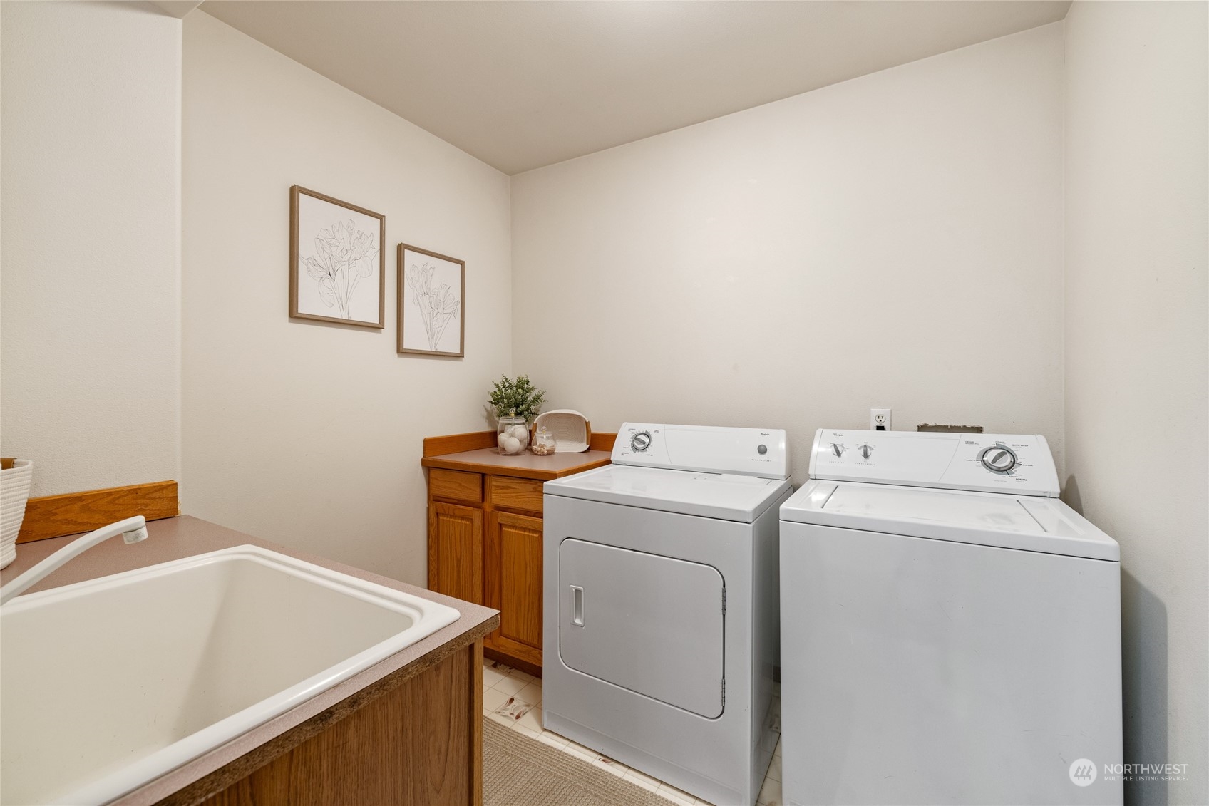 9019 Edgewater Drive Property Photo 20