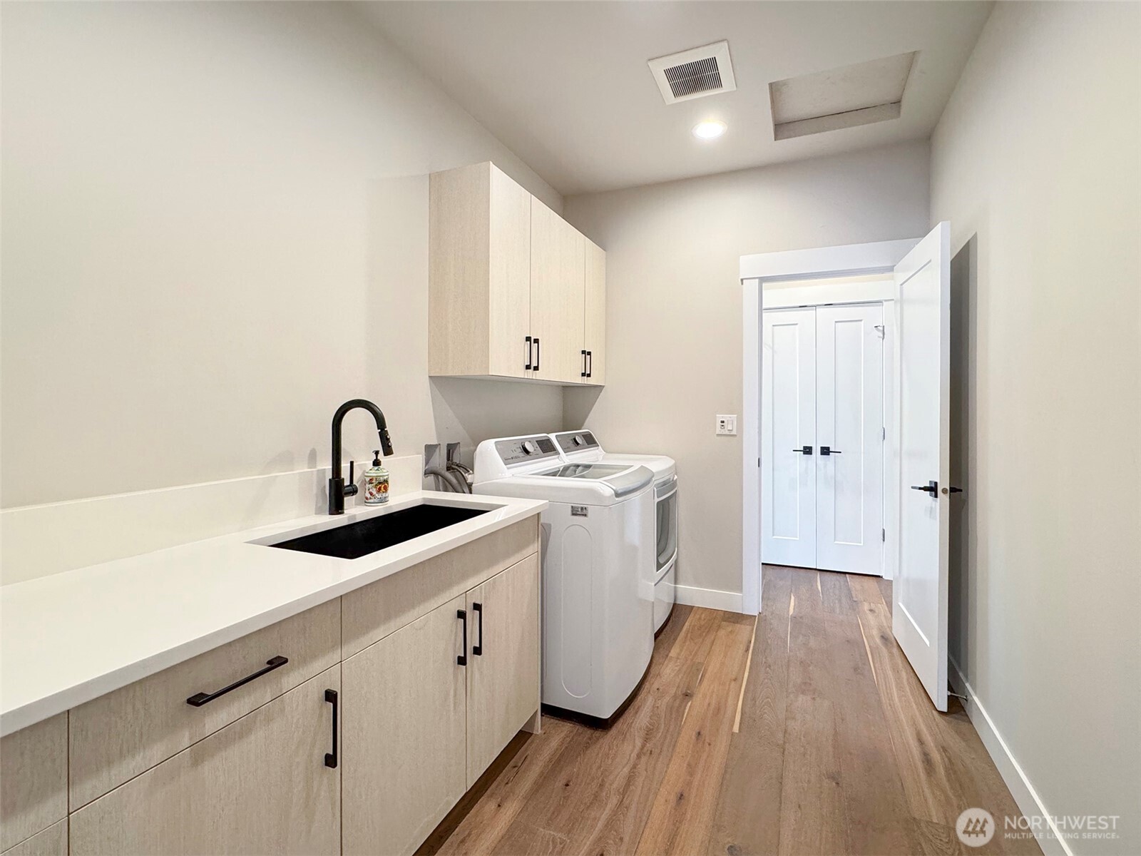 320 Broadmoor Street Property Photo 28