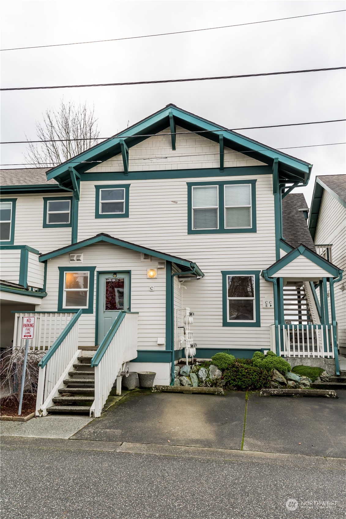 307 E Division C Property Photo 1