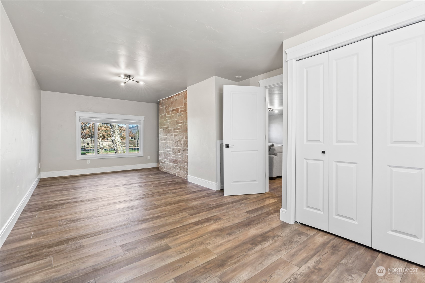 16502 88th Street Property Photo 6