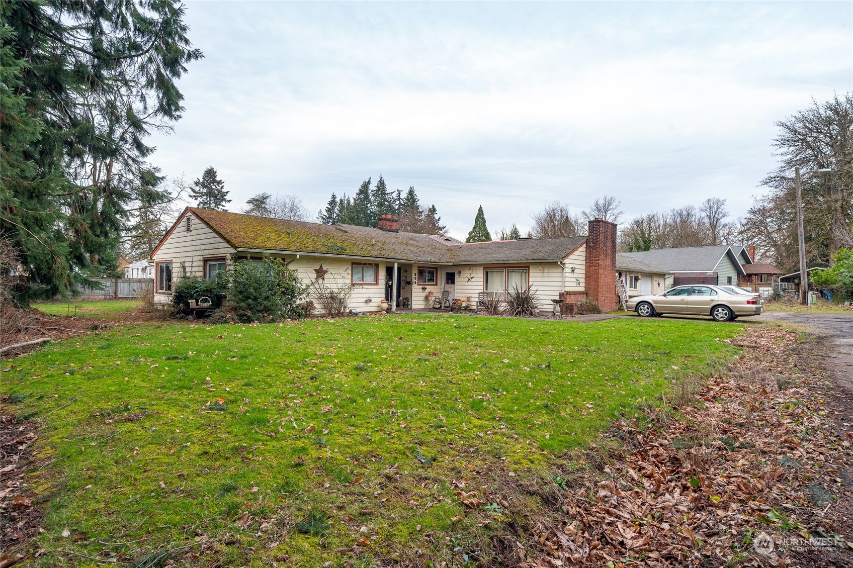 121 E High Street Property Photo 16