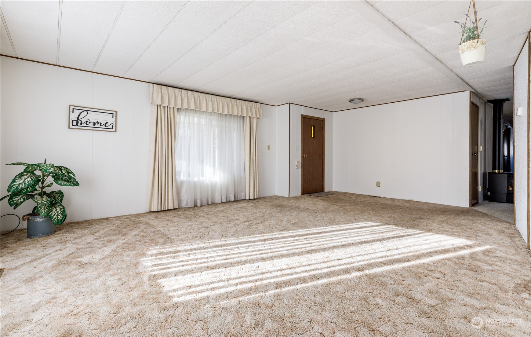 225 Ne Ernst Street 99 Property Photo 3