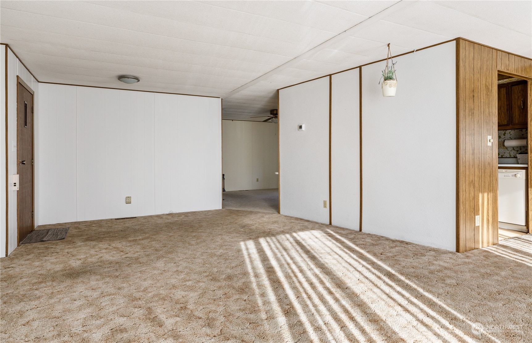 225 Ne Ernst Street 99 Property Photo 6