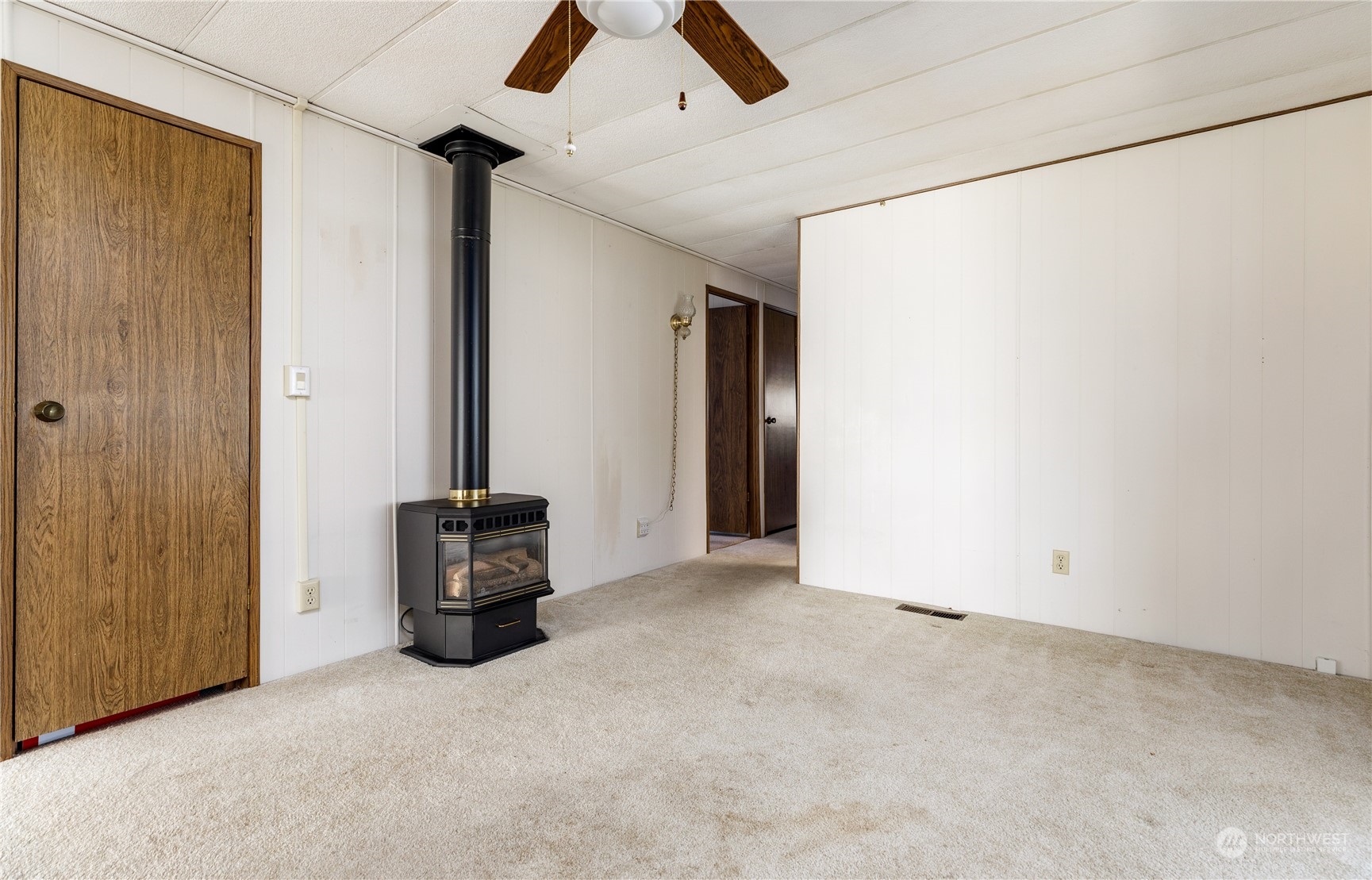 225 Ne Ernst Street 99 Property Photo 14