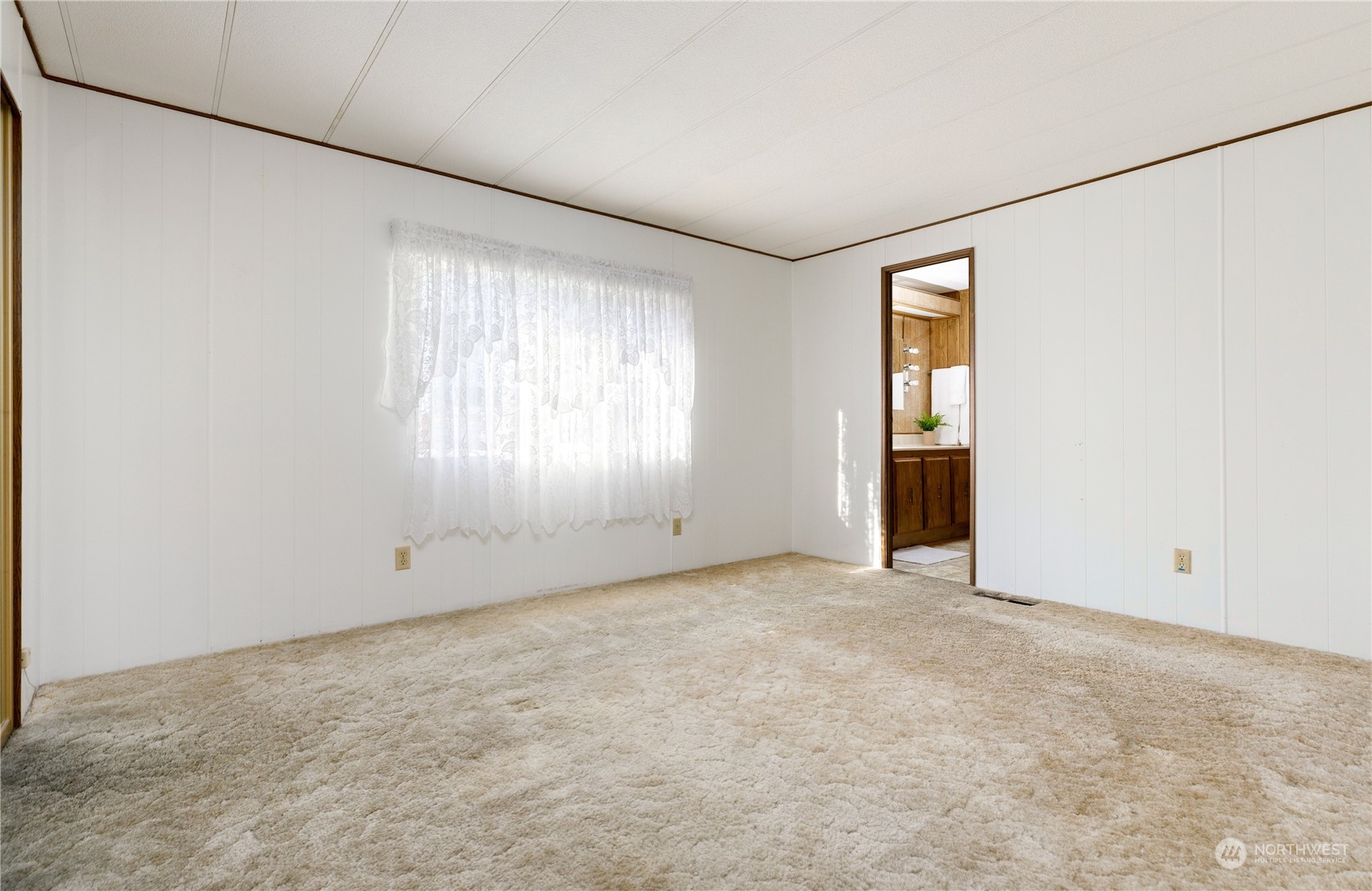 225 Ne Ernst Street 99 Property Photo 16