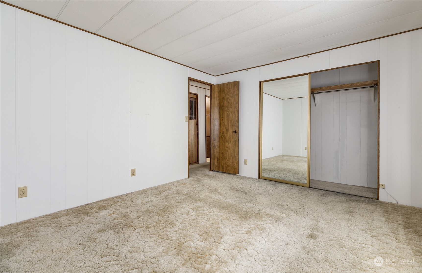 225 Ne Ernst Street 99 Property Photo 17