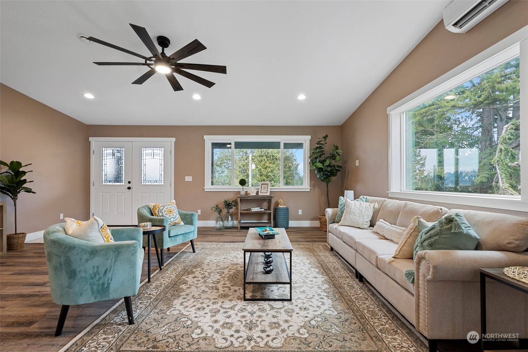 670 Maplewood Loop Property Photo 8