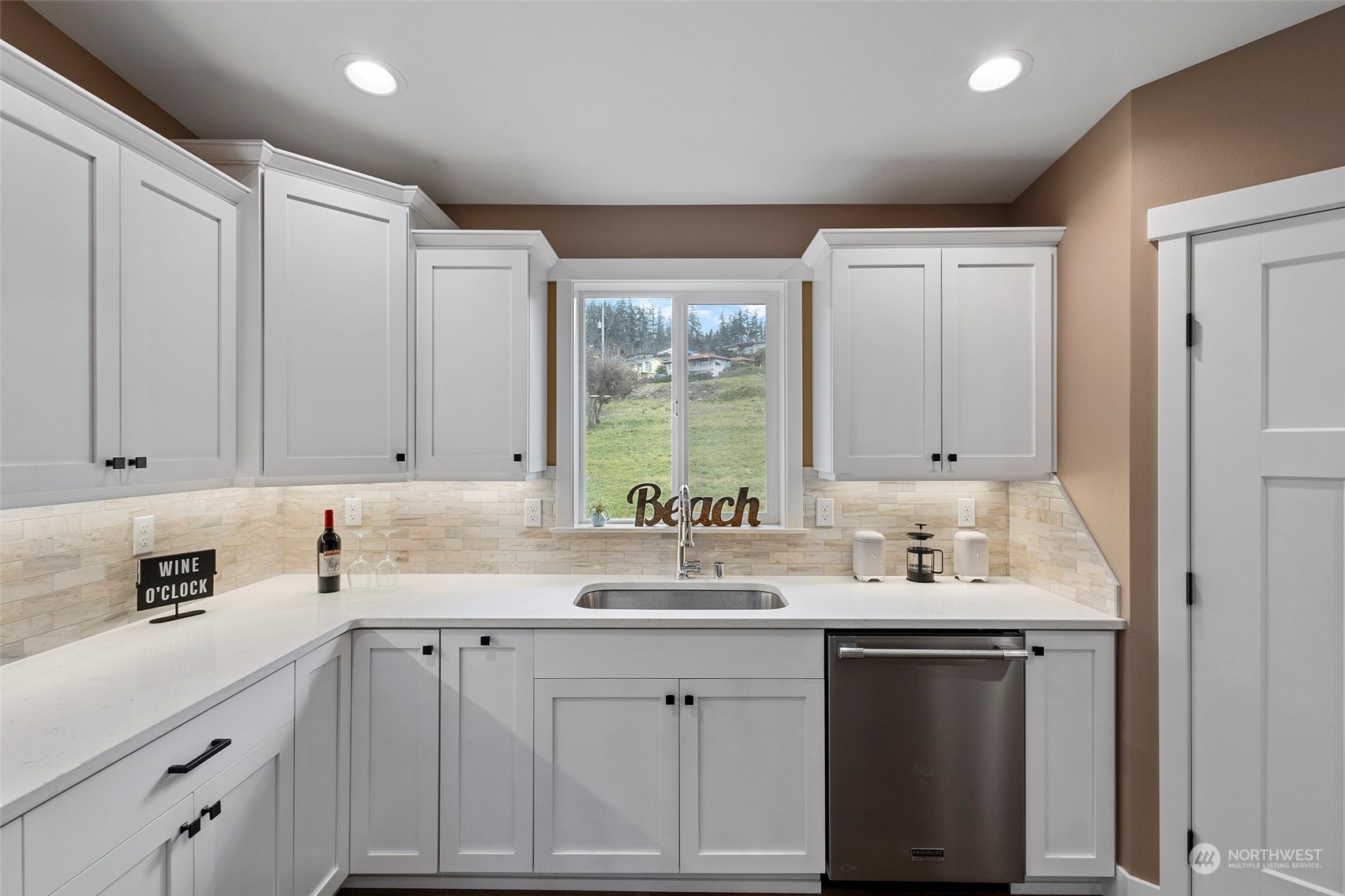670 Maplewood Loop Property Photo 11