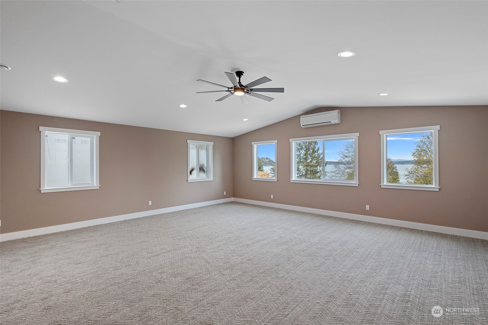 670 Maplewood Loop Property Photo 25
