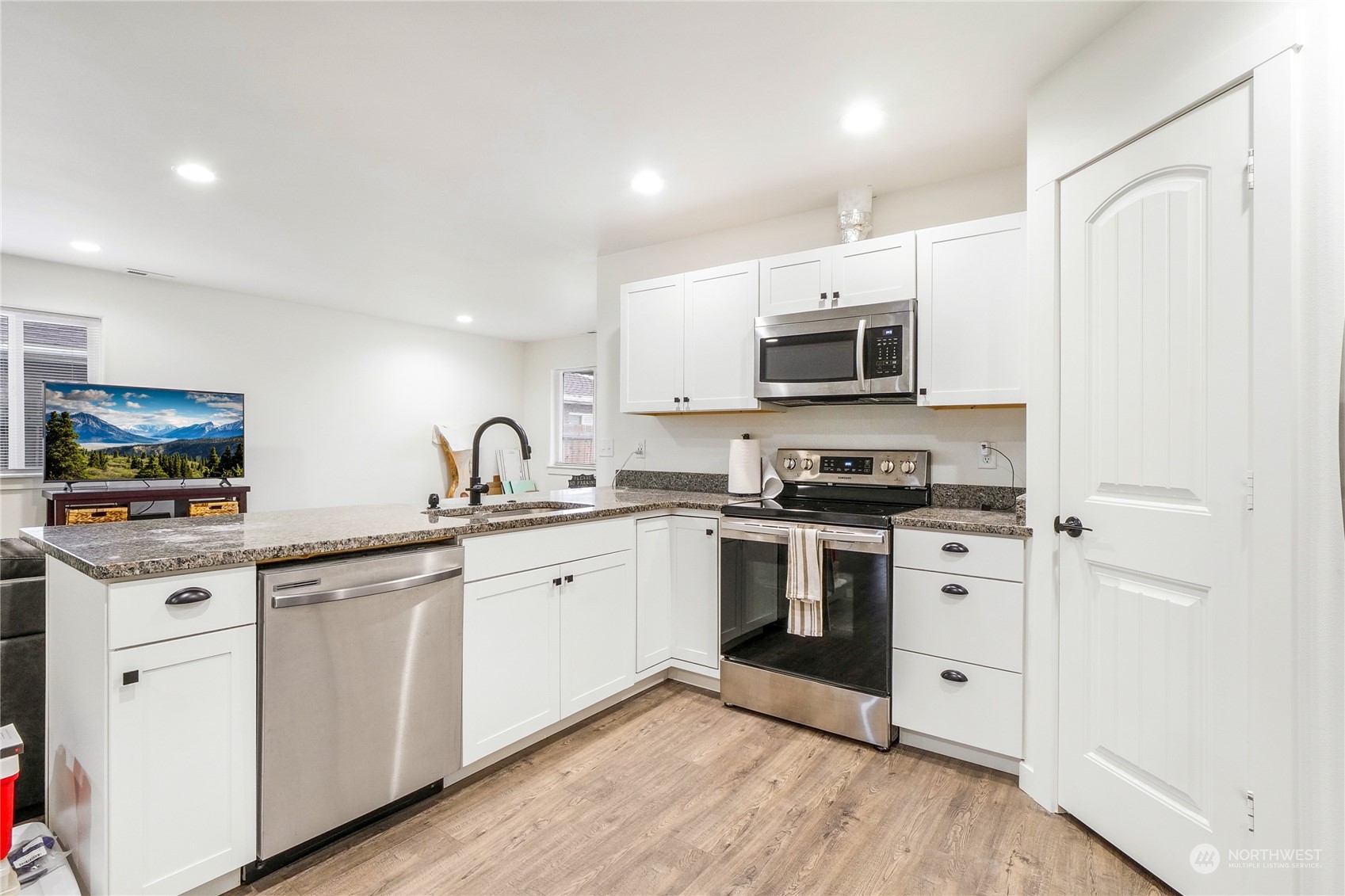 1125 W Ivy Avenue A/b Property Photo 13