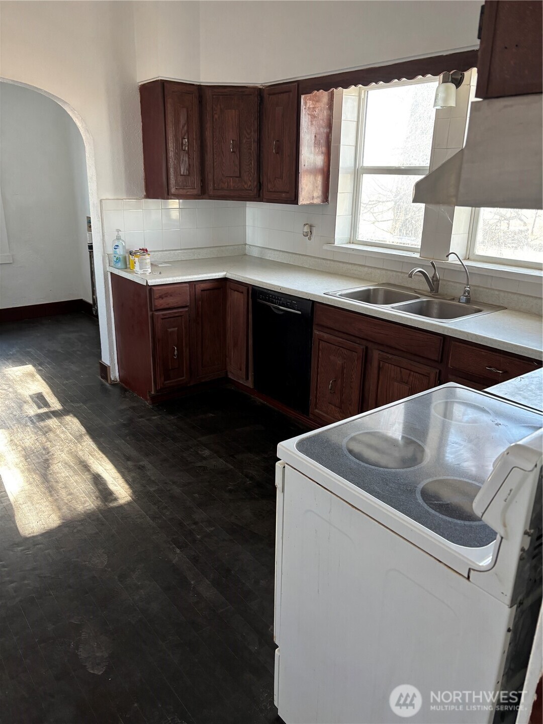 1979 E Gering Road Property Photo 2