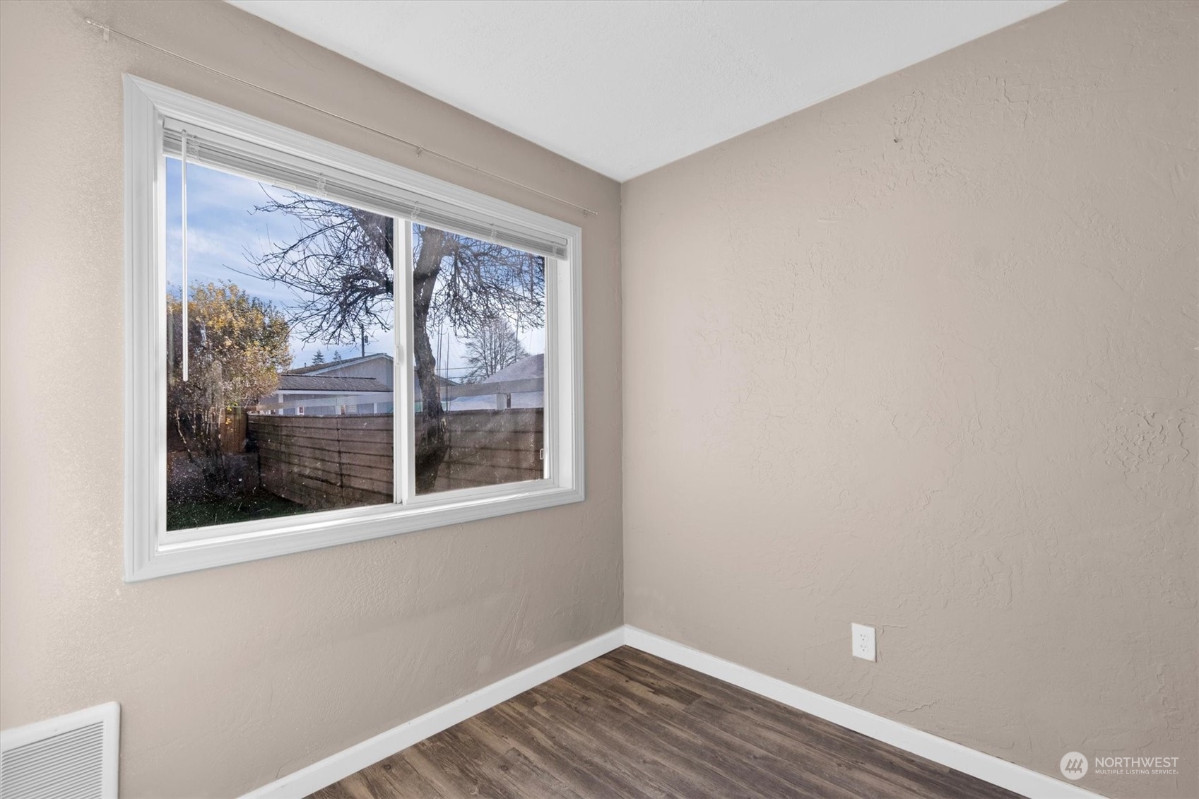 1212 S 7th Avenue Property Photo 8