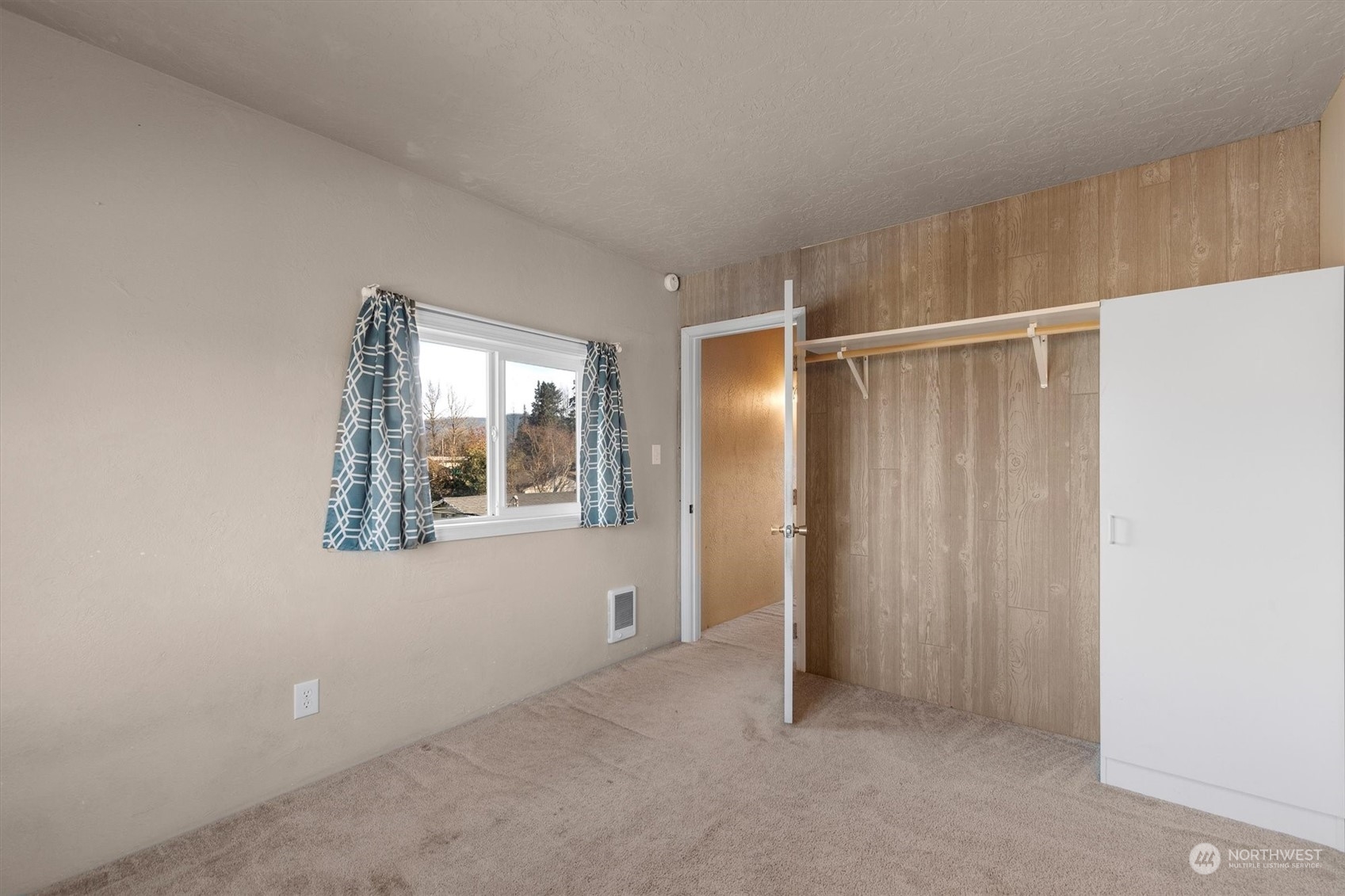 1212 S 7th Avenue Property Photo 18