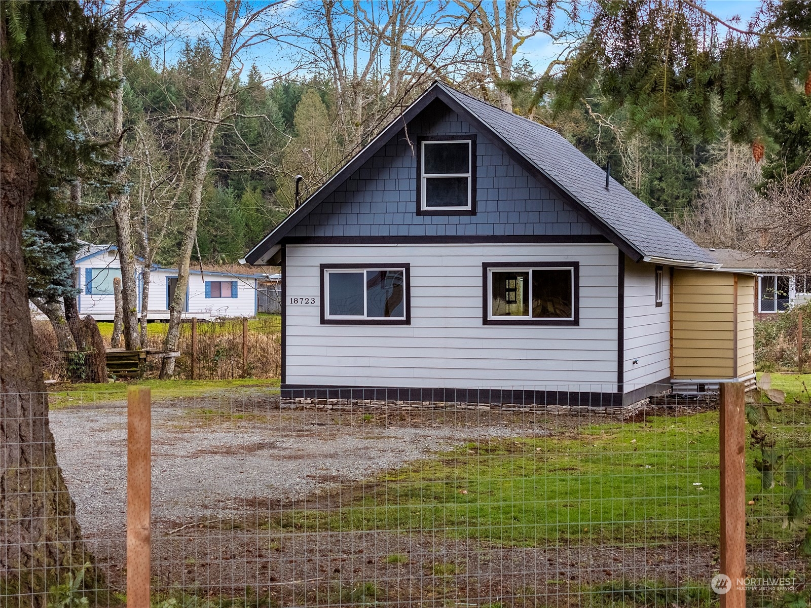 18723 Old Camp Lane Se Property Photo 2