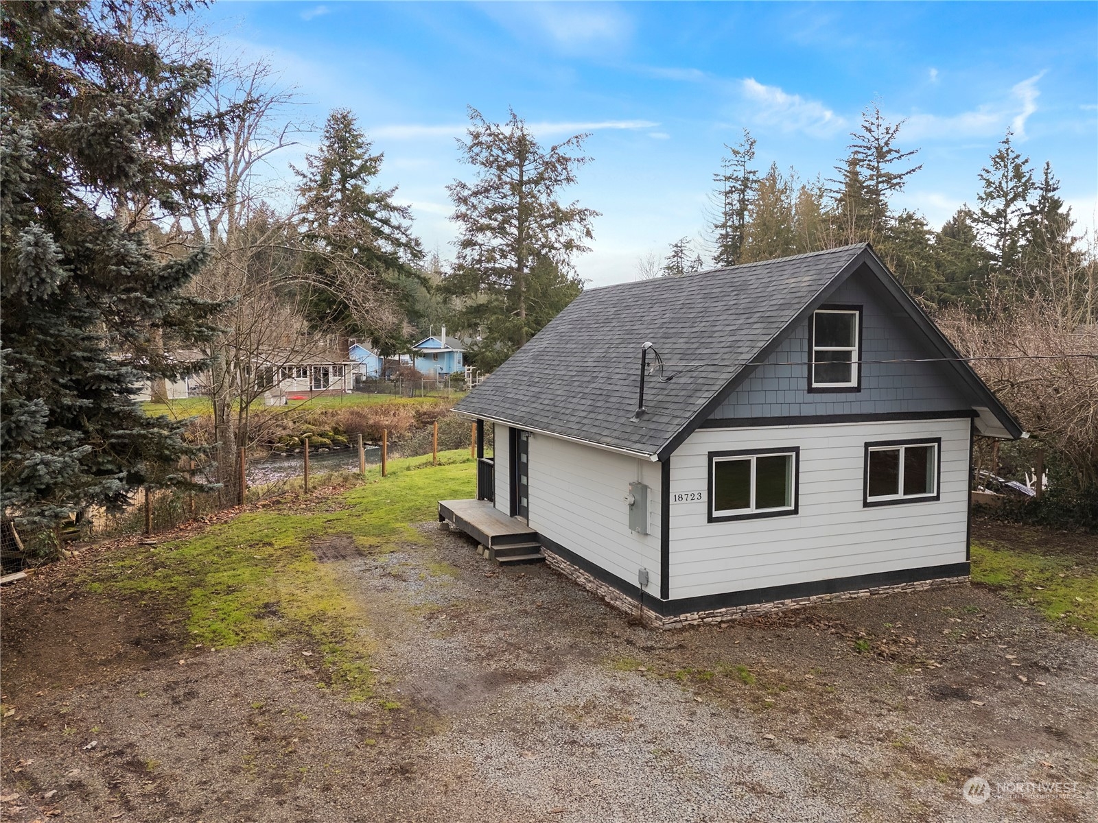 18723 Old Camp Lane Se Property Photo 3