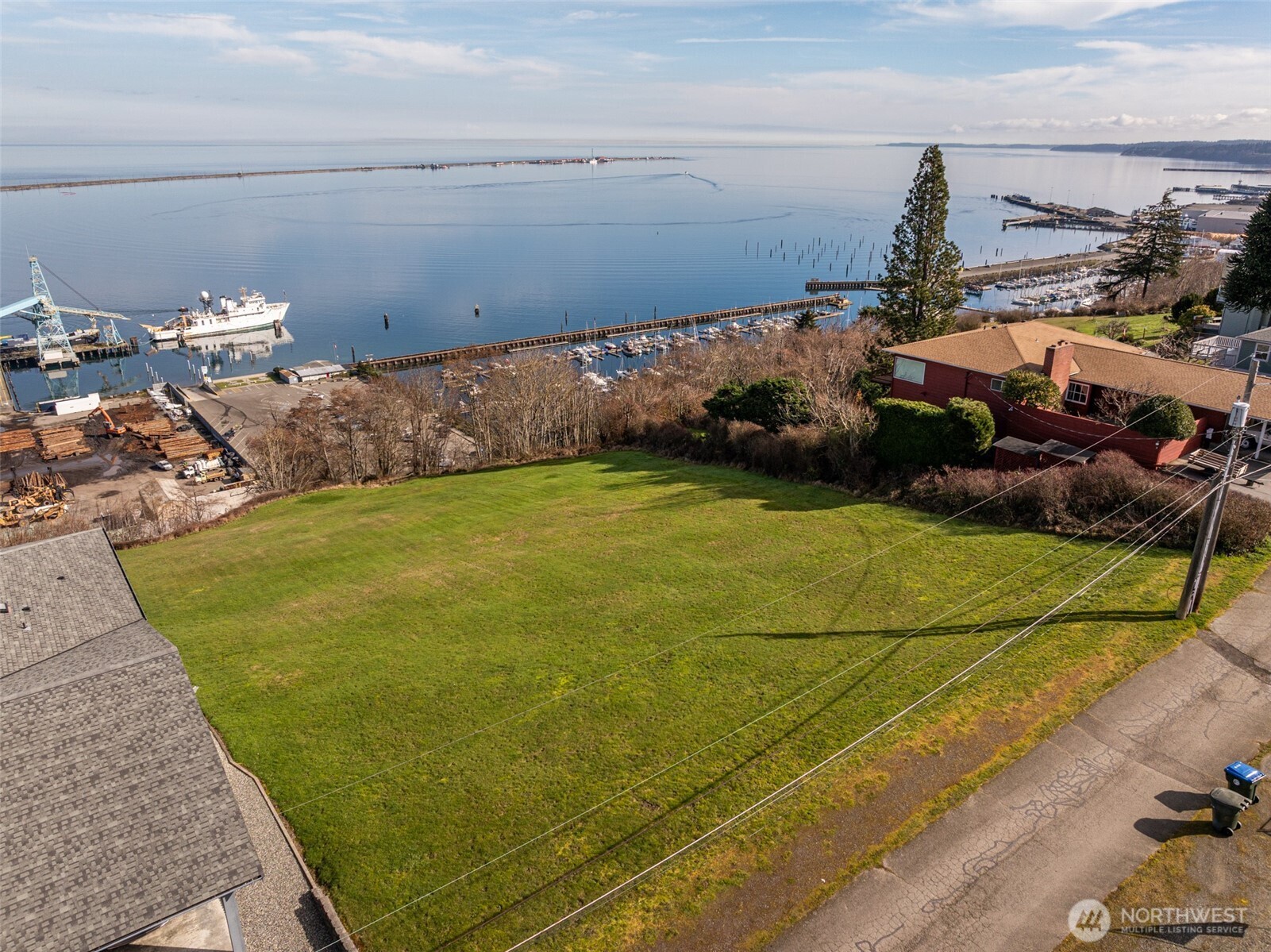 999 W 4th Street Property Photo 2