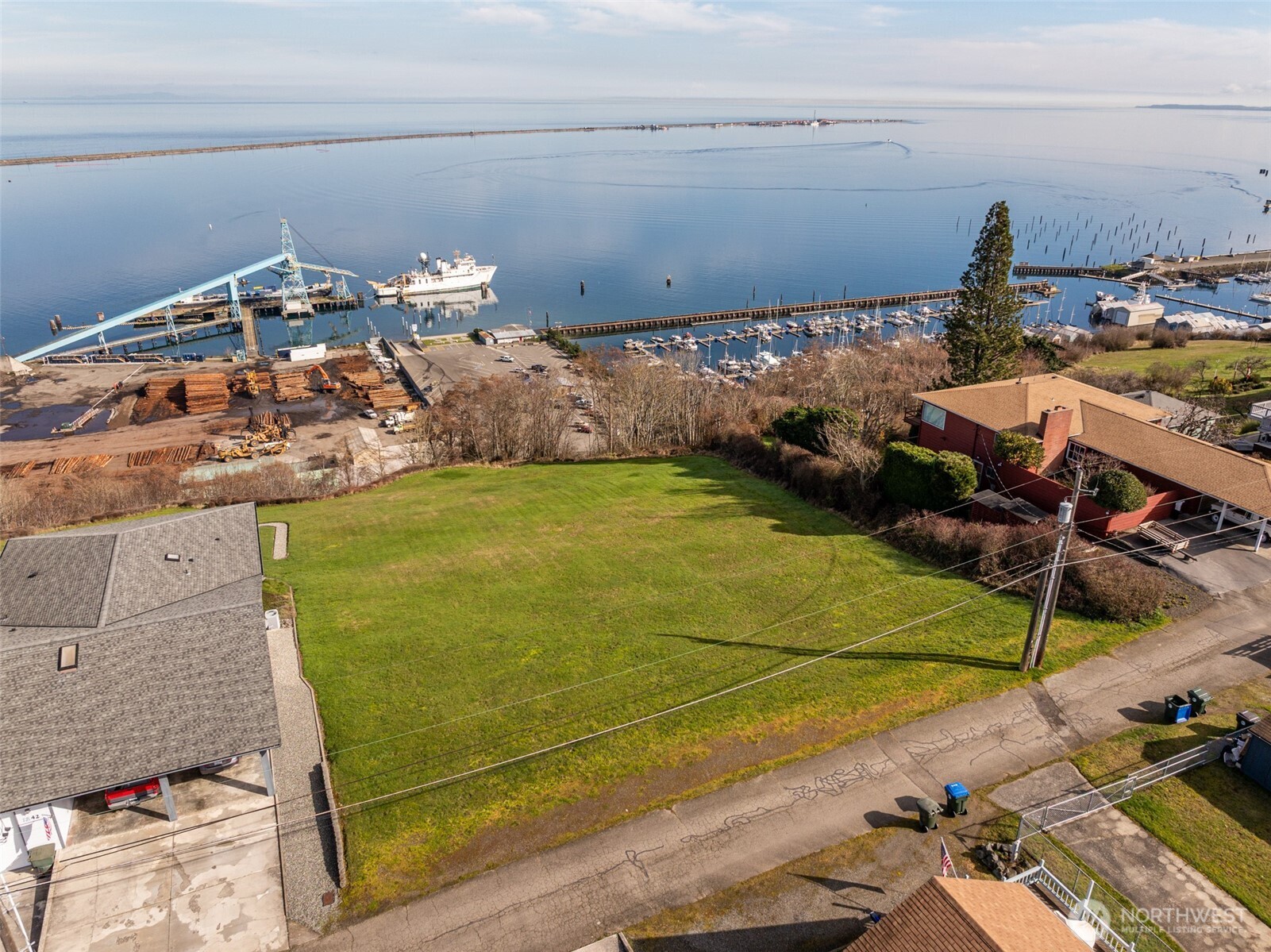 999 W 4th Street Property Photo 5