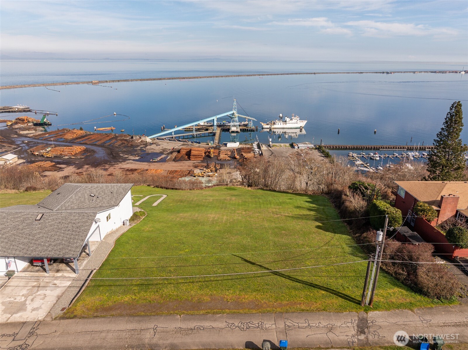 999 W 4th Street Property Photo 6