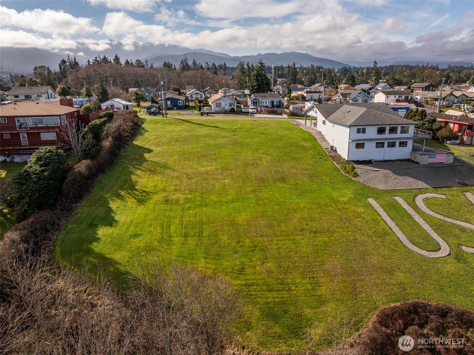 999 W 4th Street Property Photo 10