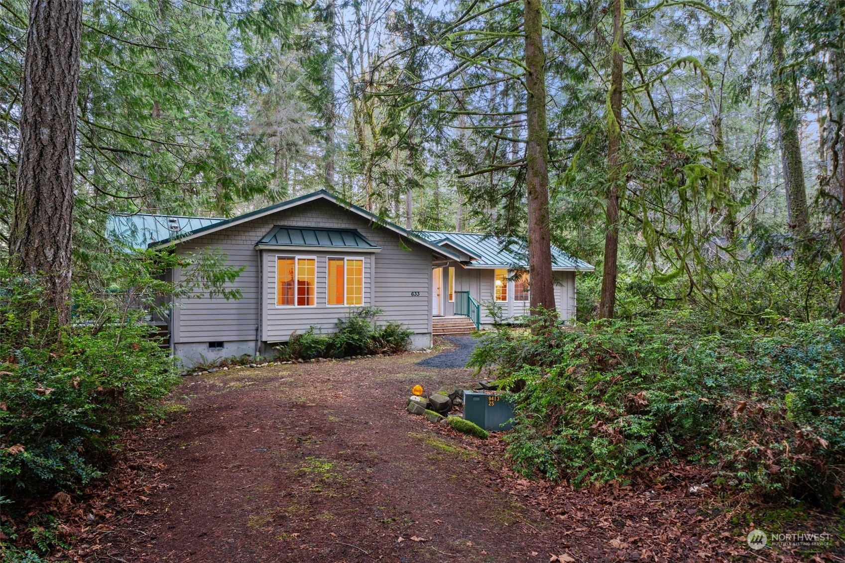 633 E Pitcairn Avenue Pl Property Photo