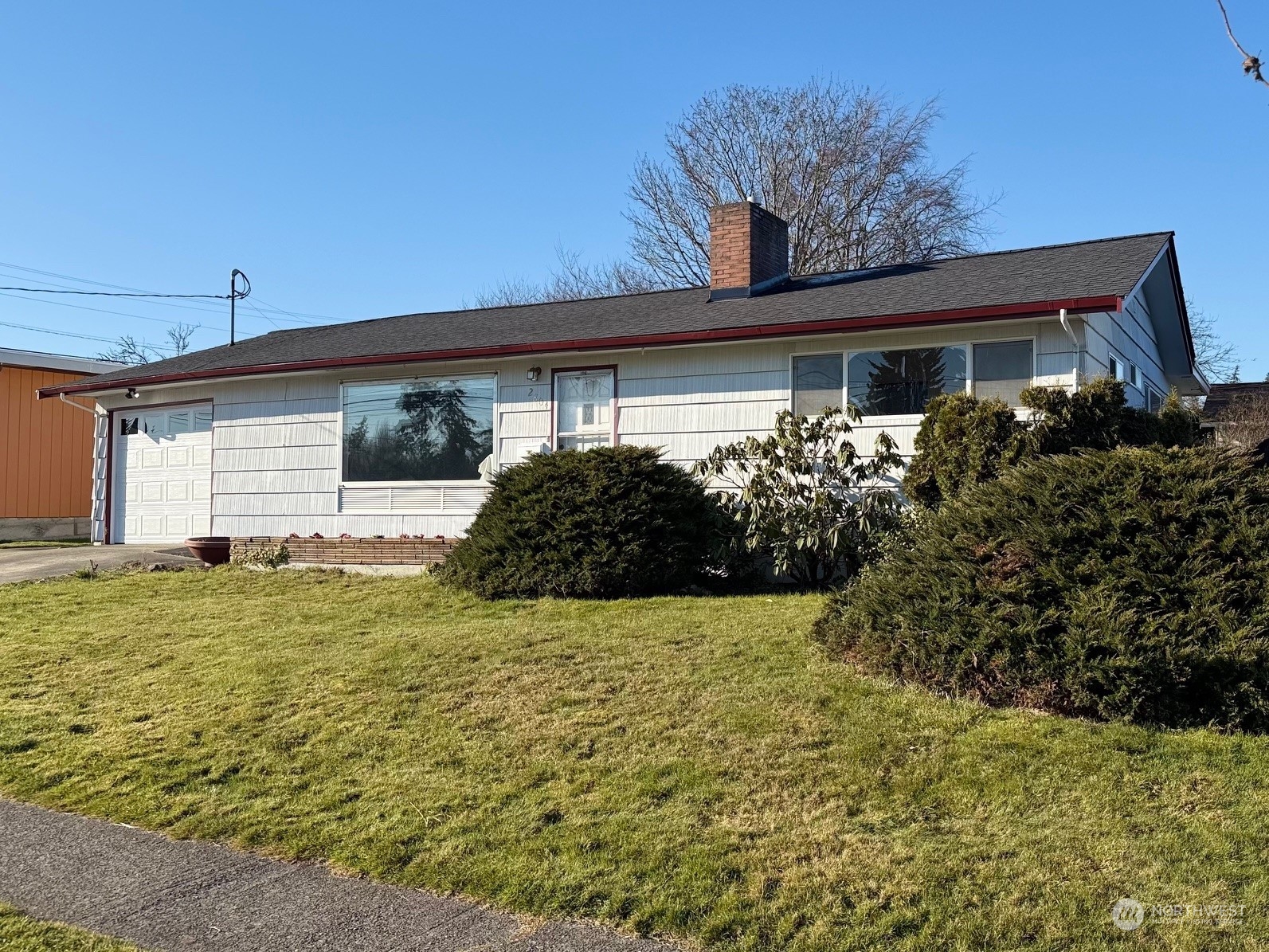 2804 M Avenue Property Photo