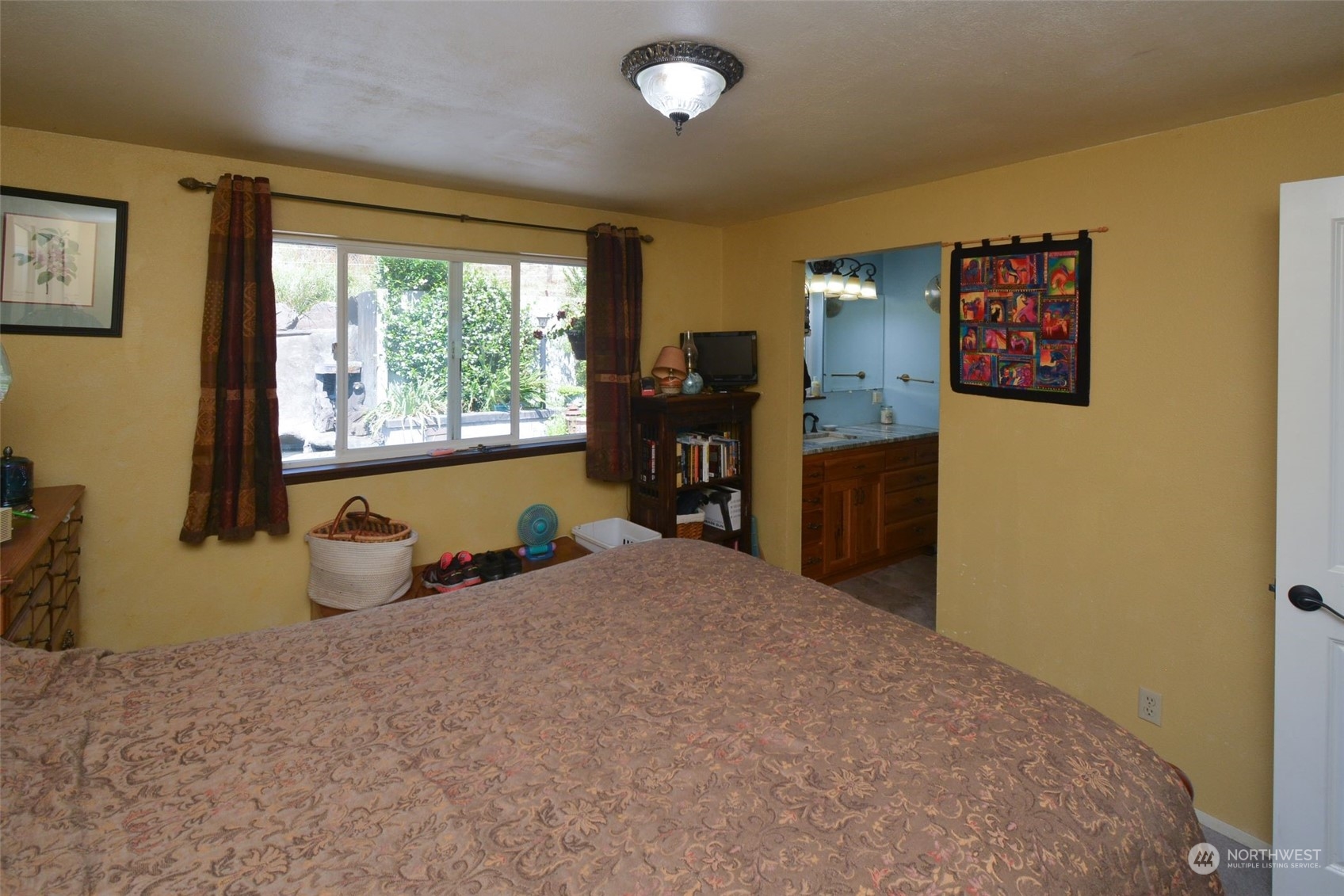 828 Lincoln Creek Road Property Photo 5