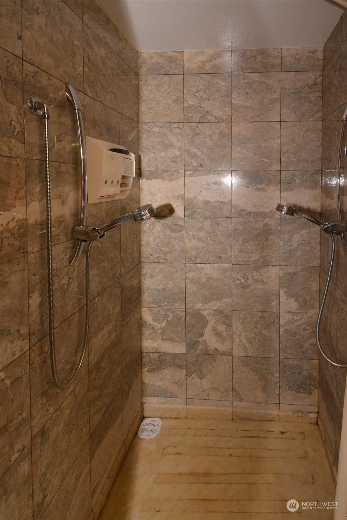 828 Lincoln Creek Road Property Photo 12