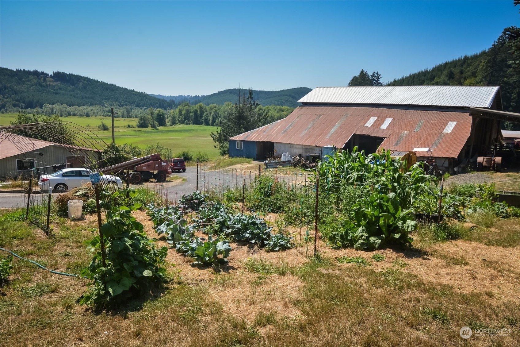 828 Lincoln Creek Road Property Photo 13