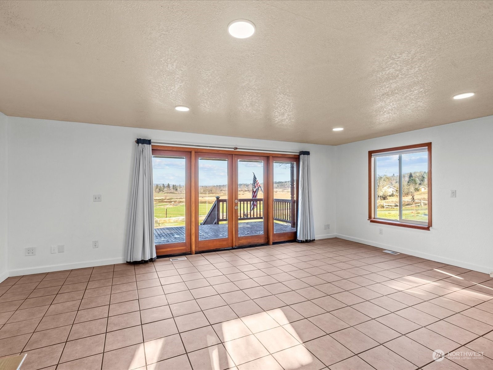 631 Sunnyside Boulevard Property Photo 13