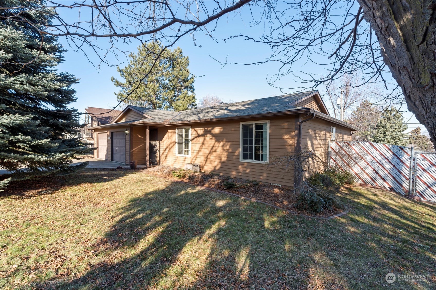 1015 Sw Jacquelyn Street Property Photo