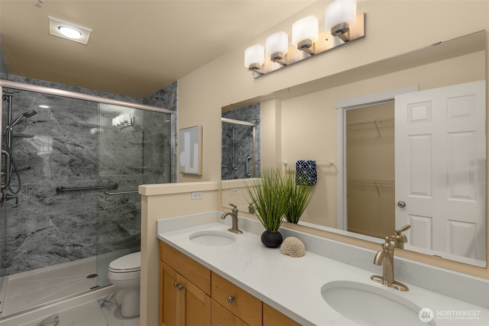 15026 40th Avenue 4-104 Property Photo 17
