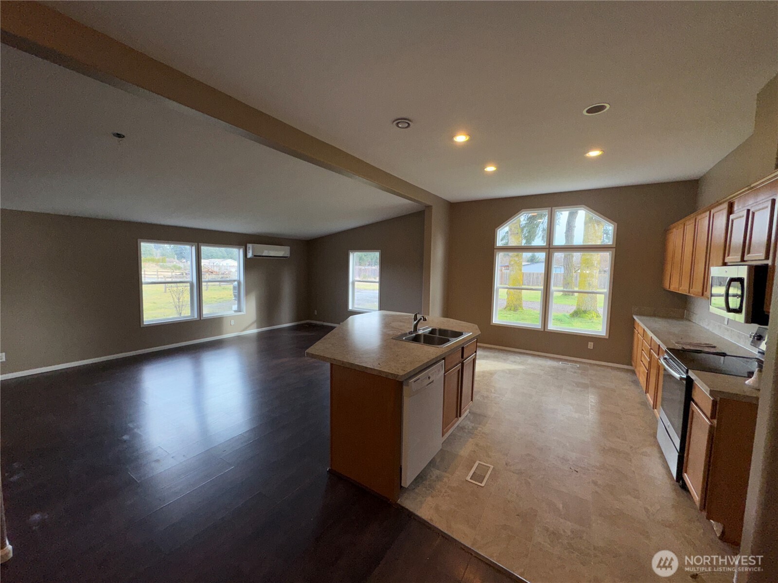 17720 Albany Street Property Photo 9